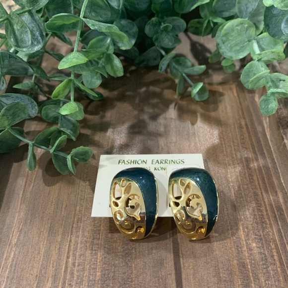 Jewelry - Vintage Clip On Earrings